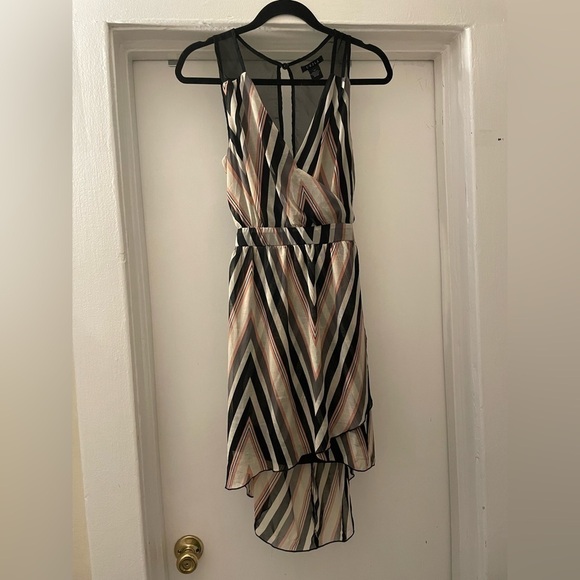 UK2LA Black, cream and blush Design open back Dress Size Small - Picture 9 of 9
